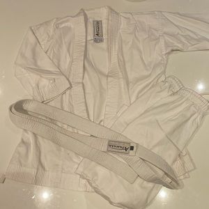Arawaza Karate kimono for kids. Vest, pants and belt